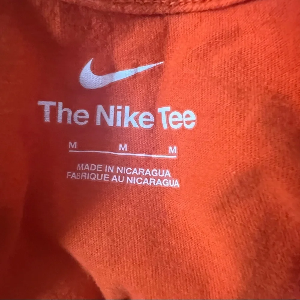 Nike Tee Men’s M Orange Short Sleeve Swoosh T-Shirt Athletic Casual Everyday